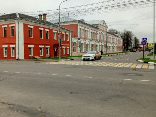 Дополнительный «лежачий полицейский» оборудовали на улице Парижской Коммуны