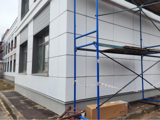 В хирургическом корпусе строители начали чистовую отделку процедурных кабинетов