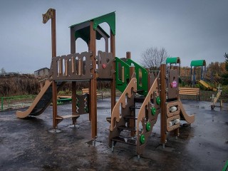 В Бронницах построили новую детскую площадку для многодетных семей