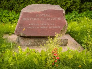 В День памяти жертв политических репрессий бронничане возложат цветы к одноименному памятнику