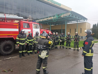 Пожарные провели учения по спасению людей в культурно-спортивном центре