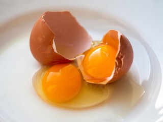 Как понять, что перед вами свежие и вкусные яйца: методы без разбивания скорлупы