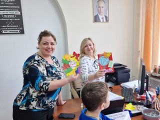Дети Бронниц сделали своими руками поздравительные открытки для учителей