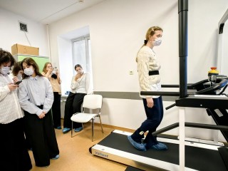 Щелковские старшеклассники испытали на себе современные аппараты реабилитации