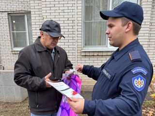 Невидимая угроза под плитой: пожарные проверили, как жители в Белозерском хранят газовые баллоны