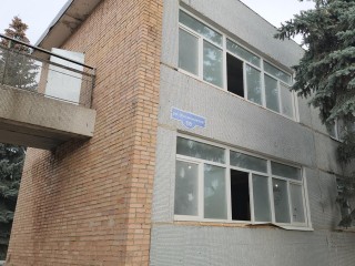 В детсаду №48 Серпухова уложили первый слой кровли, впереди финальные работы