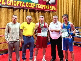 Луховицкие боксеры вернулись из Пицунды с золотыми и серебряными медалями