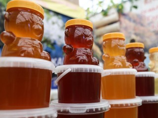Опасная привычка хозяек: почему нельзя держать мед в случайной таре