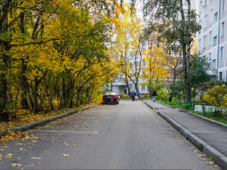В 22 дворах Химок обновили асфальт и разметку на парковках