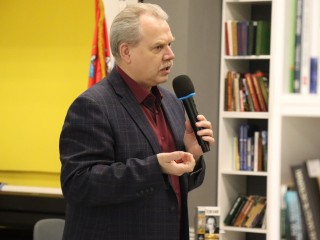 Произведения писателя из Шатуры Олега Трушина издали в Китае