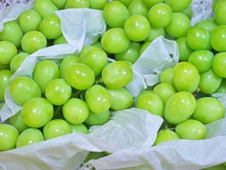 Откуда на подмосковных прилавках магазинов появился «пластиковый» виноград