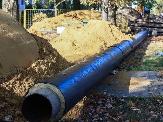 Прорыв трубопровода устранили коммунальщики на улице Мира в Мамонтовке