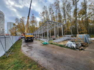 Многофункциональный павильон строят в лесопарке микрорайона Губернский