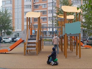 Дети оценили новую игровую зону в микрорайоне Катюшки
