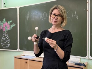 «Вкусная мотивация»: учитель из Одинцова нашла способ, как увлечь школьников химией