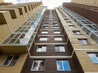 Жителей Рошаля и Дмитровского Погоста переселят из аварийного жилья в новые квартиры