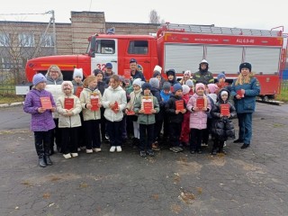Каски, шланги и теплоотражающие костюмы: необычный урок провели для школьников Коломны