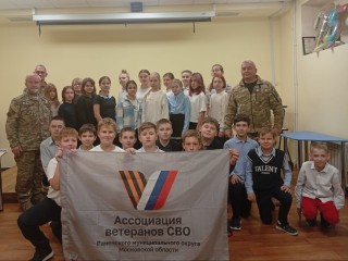 Ветераны СВО показали школьникам, какие трофеи и истории хранятся в музее спецоперации