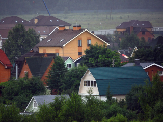Вторичка падает, новостройки растут: сколько стоит частный дом в Подмосковье в 2025 году