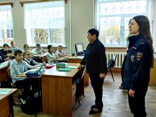 Учитель — всему голова: луховицкий полицейский призвала детей уважать педагогов