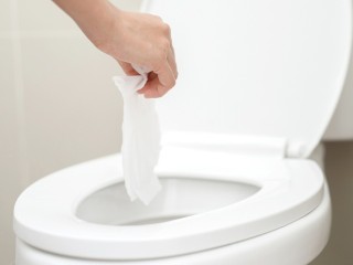 Засор, потоп, авария: куда звонить при проблемах с канализацией