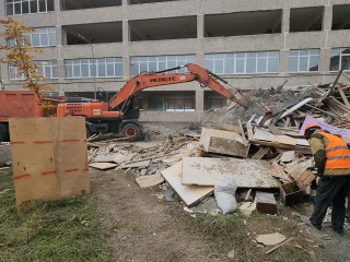 На улице Дзержинского демонтировали очередной нестационарный торговый объект