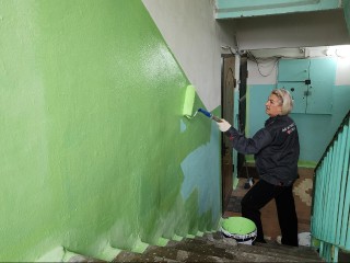 В многоэтажке на улице Босова в Истре завершают ремонт подъезда