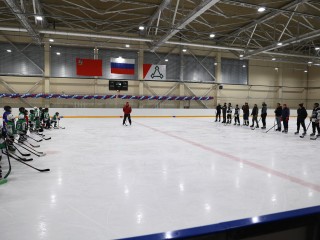 Папы и дети устроили ледовое шоу в Волоколамске