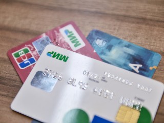Эксперт объяснил, будут ли теперь работать «основные» банковские карты россиян