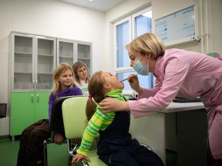 Солевой раствор, маска или прививка: что защитит ребенка от гриппа, рассказала щелковский врач