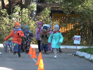 «Кросс наций» в детском саду: дошкольники Власихи отметили юбилей Победы
