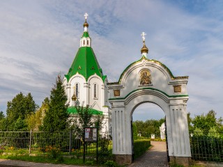 Что нельзя забывать при входе в храм и что говорить при выходе: советы священника