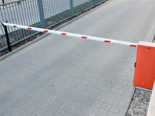 У гипермаркета в Марфино вводят платную парковку и закрывают транзитный проезд