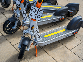 Вандалы из Фрязина ломают самокаты и делают из них моноколеса