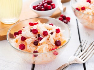 Секрет приготовления хрустящей квашеной капусты раскрыла повар из Лосино-Петровского