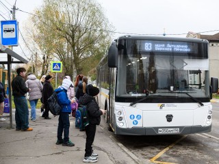 Добро пожаловать, двери открываются: проезд для женщин с детьми может стать бесплатным