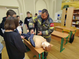 Специалисты МЧС обучили детей правилам поведения при ЧП
