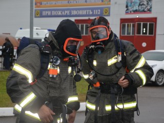 Пожарные подтвердили умение работать в задымленной зоне