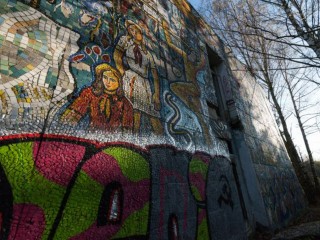 Призраки детства: что осталось от легендарного лагеря «Голубые дачи» в Подмосковье