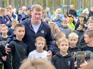 Александр Поветкин в честь дня города провел мастер-класс по боксу в подольском парке