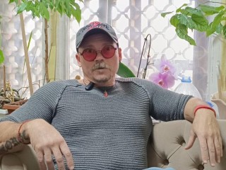 Год с папиросами и похудение: как актер из Лобни готовился к роли Горького