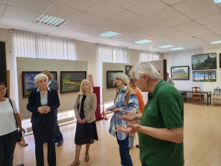 Зажглась новая звезда: в Пушкино открылась выставка художницы-самоучки