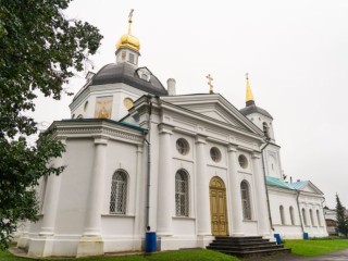 Церковные праздники и народные приметы 25 октября 2025: что запрещается делать православным в этот день
