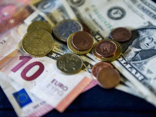 Курс доллара достиг 81,89₽