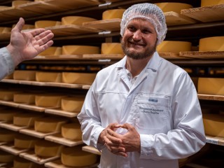 Фермер из Истры увольняет топ-менеджеров ради тепла и уюта на сыроварне