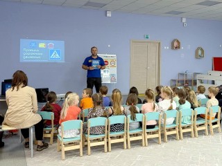 Дошколят научили ходить через дорогу в Ногинске