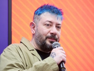 «Не плевался»: Артемий Лебедев признался, что пользовался пастой для вставных зубов