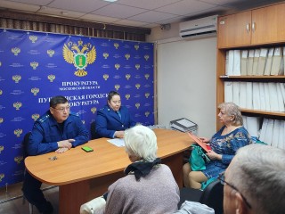 Срочно положить трубку: пенсионеров в Пушкино научили правильно реагировать на звонки мошенников