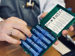 Уникальная таблетница и шапочка для охлаждения мозга от «Санитара» спасают жизни на СВО