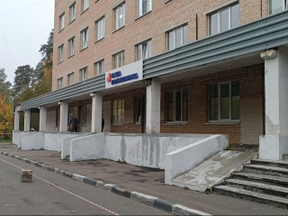 Новое крыльцо и удобный пандус: что меняют в поликлинике на Красной Поляне